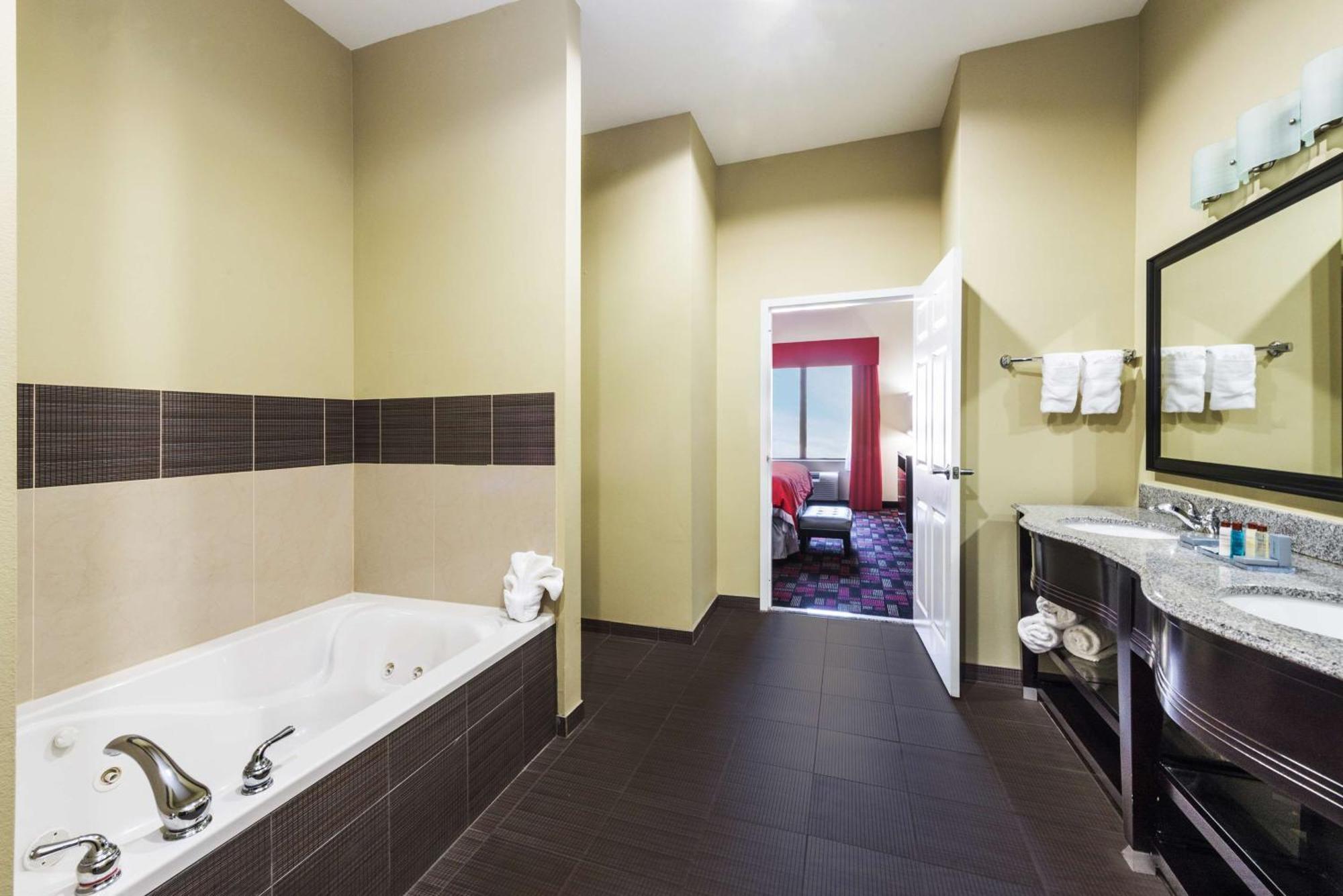 Wingate By Wyndham Lake Charles Casino Area Exterior photo